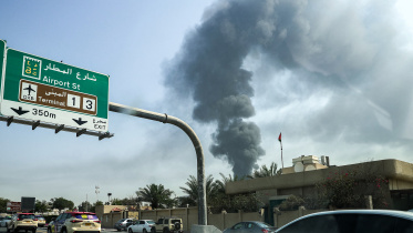 Dubai_airport_smoke.jpg