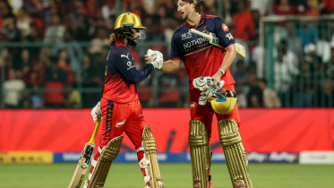 AFP__20260405__A6TZ2NQ__v1__HighRes__CricketIndIplT20BengaluruChennai.jpg