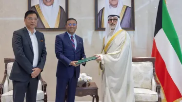 Prime Minister's Special Envoy and Adviser on Foreign Affairs Humaiun Kobir, who is currently visiting Kuwait, formally handed over a letter from Prime Minister Tarique Rahman, addressed to Amir of Kuwait Sheikh Meshal Al-Ahmad Al-Jaber Al-Sabah. Photo: Ministry of Foreign Affairs