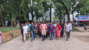 Chhatra Dal activists held a procession on CU campus this afternoon, marching through key areas before ending near the administrative building. Photo: Star