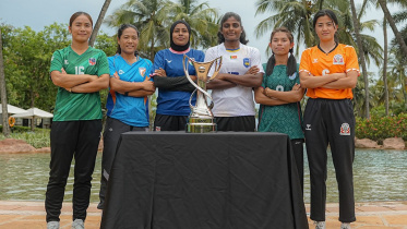Maria Manda with other captains .jpg