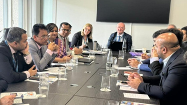 Milon with Pakistani ministers.jpg