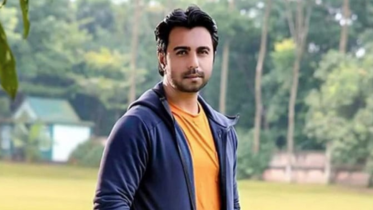 Apurbo returns to screenwriting with ‘Ochena Ami’