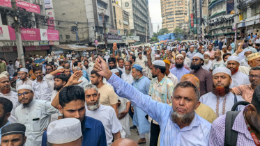 Hundreds of people gathered in front of the Shariah-based bank. Photo: Star
