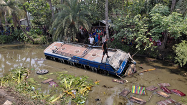 The bus driver lost control near a sharp bend and the vehicle veered off the road before falling into a nearby pond. Photo: Star