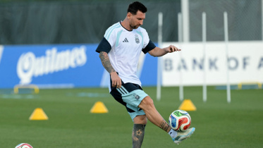 Messi in training.jpg