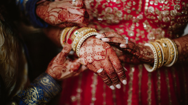 indian-bride-dresses-traditional-jewelry-wedding-ceremony.jpg