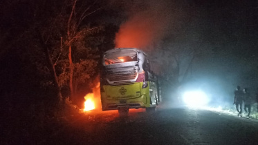 Following the crash, locals set fire to at least six vehicles and blocked the highway, disrupting traffic in both directions. Photo: Collected
