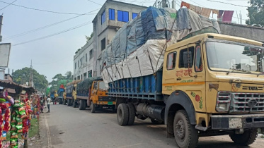 Dozens of trucks were stranded at the Najirganj ghat until yesterday, but most drivers turned back due to the uncertainty. Only two to three trucks remained there this morning, according to a port official. This photo was taken yesterday. Photo: Star