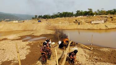 Sand extraction.jpg