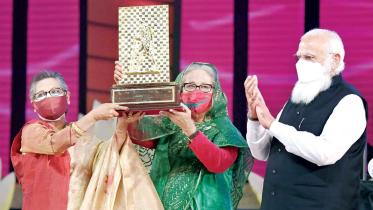 Hasina-Rehana-Modi-Gandhi-peace-p[rize.jpg