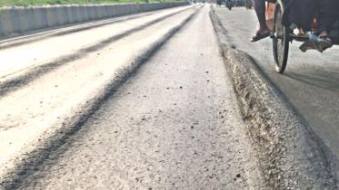 2km road rutted.jpg