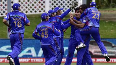Afghanistan celebrate Tillakaratne Dilshan being caught by keeper Afsar Zazai 