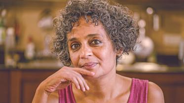 Arundhati gives a talk on arts, rights 