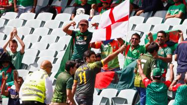 Bangladesh's fans celebrate a boundary shot by batsman Mahmudullah during the Pool A 2015 Cricket World Cup match between Bangladesh and England at the Adelaide Oval on March 9, 2015. Photo: AFP