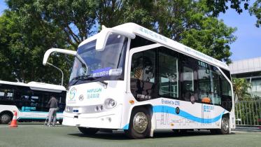The Alphaba bus