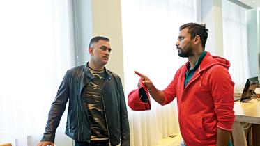 Mashrafe Bin Mortaza and MS Dhoni Shares a light moment ahead Bangladesh vs India match