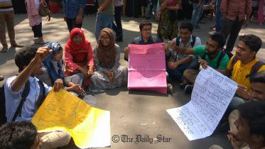 DU-protest-wb.jpg