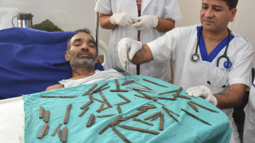 India_man_Knives.jpg