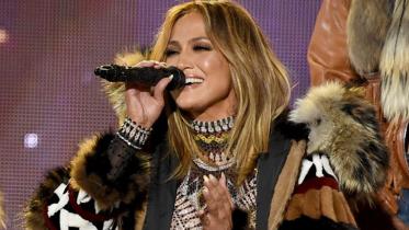 Jennifer-Lopez-wb.jpg