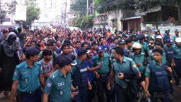 Jagannath University,demonstration,press home,residential halls,central jail,campus,locked,gates,agitating,students,brought out,procession,chanting,slogans,demand