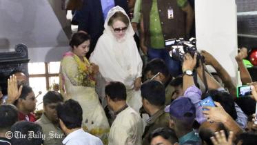 The convoy of BNP Chairperson Khaleda Zia starts from Chittagong circuit house on its way to Cox's Bazar where she will visit Rohingya refugee camps.
