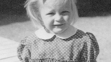 Kirsti Siirala's story as a refugee from Sweden to Finland during Soviet bombing in World War II