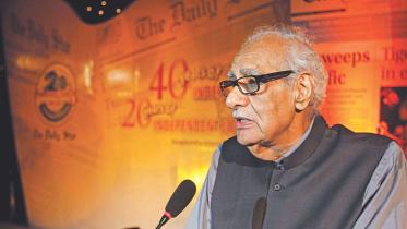 kuldip nayer.jpg