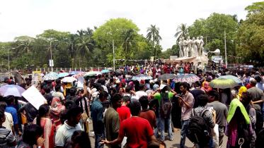 DU-protest.jpg