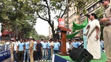 mamata-banerjee-walk_650x400_61471548726.jpg