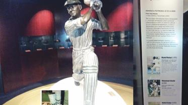 A statue of Don Bradman at MCG