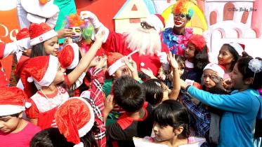Santa Claus handing out candies