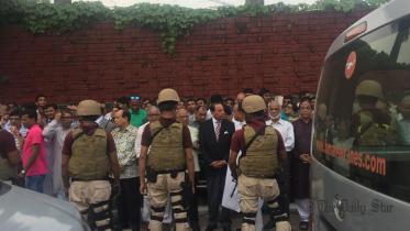 BNP leader Moudud Ahmed waiting for Khaleda Zia 