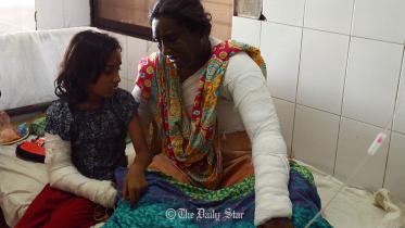 Mother-daughter-acid-victim.jpg
