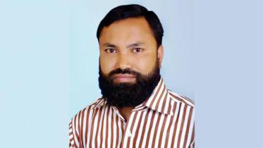 Mozammel Hoque Chowdhury walks out of Dhaka Central Jail