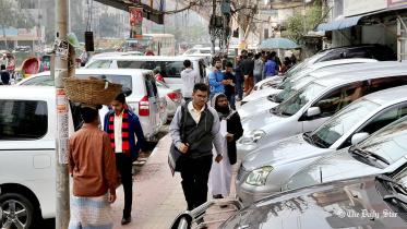 Car traders have lined up vehicles 