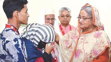PM with Nusrats mother