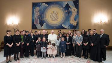 Pope-with-Dhaka-atatck-victims.jpg