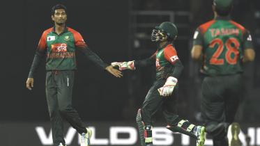 Mahmudullah Riyad celebrates the wicket in Nidahas Trophy 2018