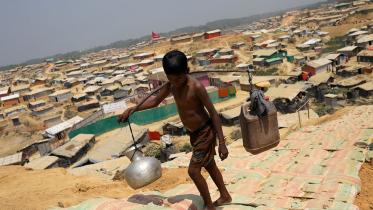 Rohingya refugee boy 