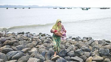 Muslim Rohingya are still fleeing from Myanmar to Bangladesh and the United Nations is bracing for a possible "further exodus", the UN humanitarian aid chief says.