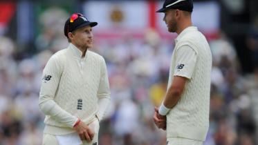 Joe Root with bowler Stuart Broad