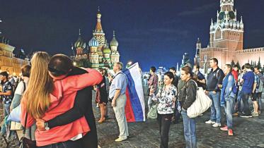 Russian fans weeping.jpg