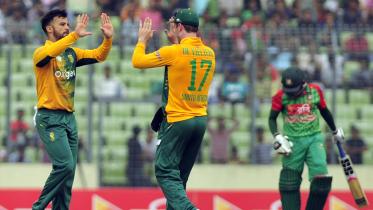 Duminy celebrates 