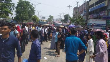 Dhaka-Aricha highway blocked