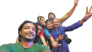 selfie menia.jpg