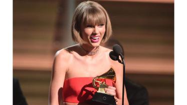Taylor-Swift-1WB.jpg