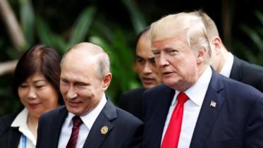 US President Donald Trump and Russian President Vladimir Putin meet briefly on the sidelines of a summit of Asia-Pacific leaders in Vietnam and agree on the need for a political solution to Syria’s conflict.
