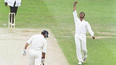 Waqar Younis.jpg