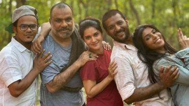 the_cast_and_crew_of_omanush.jpg